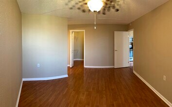 1750 N Marywood Ave, Unit 301 in Aurora, IL - Building Photo - Building Photo