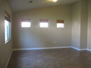 12120 Stonington St in Bakersfield, CA - Building Photo - Building Photo