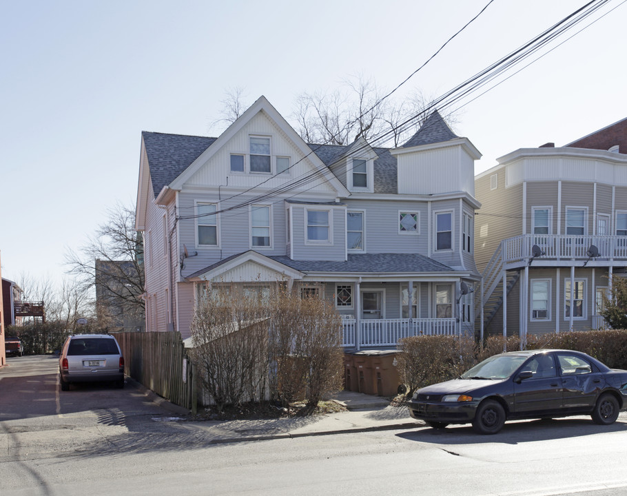 Rooming House - Not Commercial in Stamford, CT - Building Photo