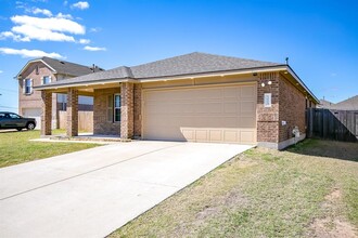 1009 Ranchero Rd in Leander, TX - Foto de edificio - Building Photo
