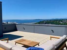 2218 11th Ave W in Seattle, WA - Building Photo