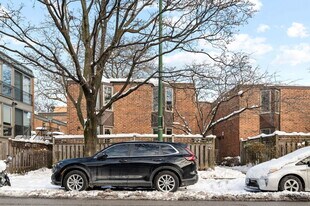2069 N Larrabee St in Chicago, IL - Building Photo