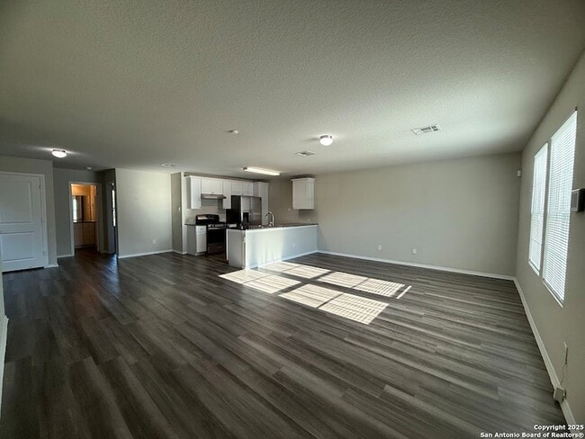 7734 Nopalitos Cv in San Antonio, TX - Foto de edificio - Building Photo