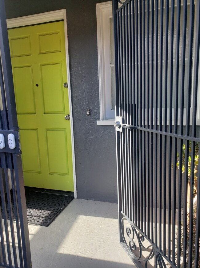 717 Rolph St in San Francisco, CA - Foto de edificio - Building Photo