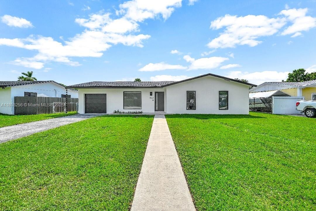18001 SW 91st Ave in Palmetto Bay, FL - Building Photo