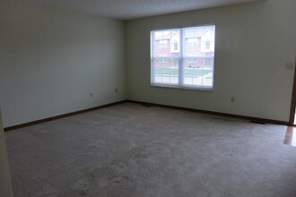 613 Parkside Commons Ct in Collinsville, IL - Building Photo - Building Photo