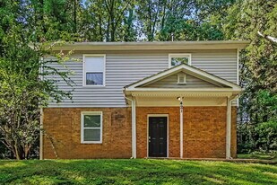 421 Whispering Pines Dr in Charlotte, NC - Building Photo