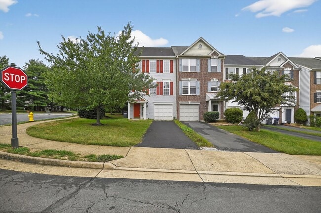 12099 Wallower Way in Linton Hall, VA - Building Photo - Building Photo