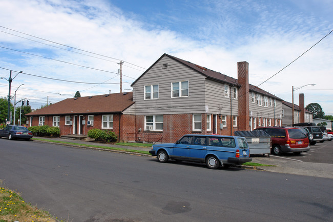 Siena Apartments in Portland, OR - Building Photo - Building Photo