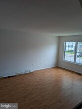 10728 Castleton Way in Upper Marlboro, MD - Foto de edificio - Building Photo