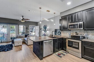 1933 Island Cir in Tool, TX - Building Photo - Building Photo