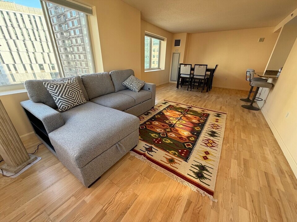 8 Museum Way in Cambridge, MA - Foto de edificio