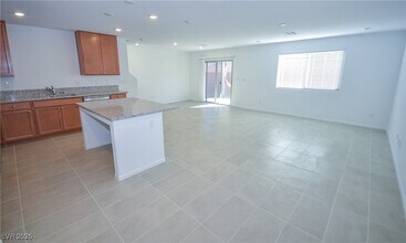 5401 Lynn Crk Ave in Las Vegas, NV - Building Photo - Building Photo