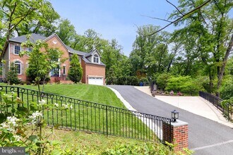 6526 Dearborn Dr in Falls Church, VA - Building Photo - Building Photo