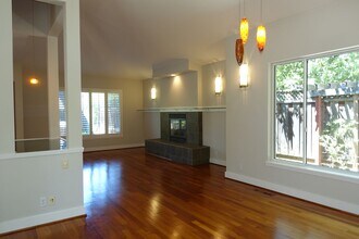 433 Azalea Way in Los Altos, CA - Building Photo - Building Photo