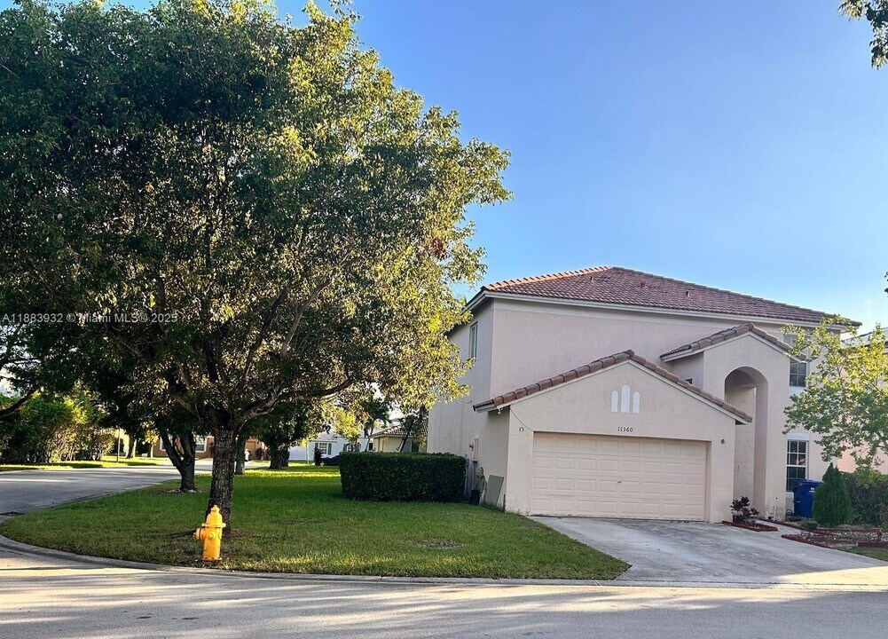 11360 SW 20th St in Miramar, FL - Building Photo