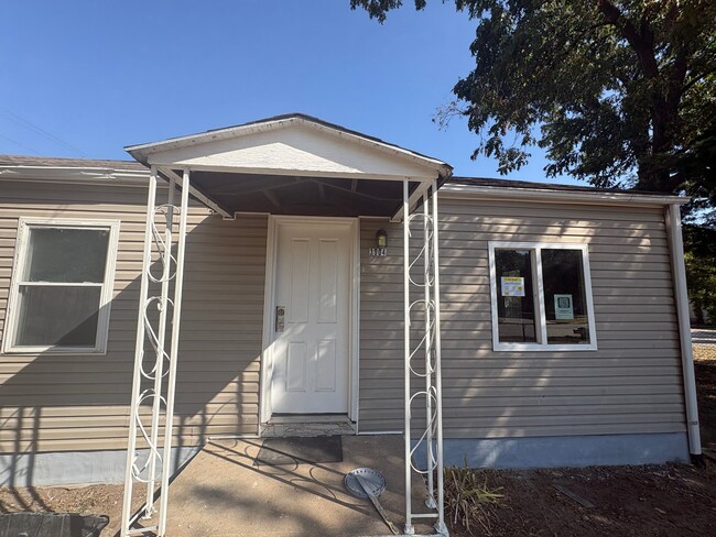 property at 3904 E Ross Pkwy