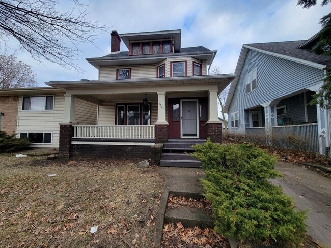 property at 3221 S Harrison St