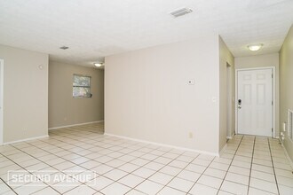 5111 Arrowsmith Rd in Jacksonville, FL - Foto de edificio - Building Photo