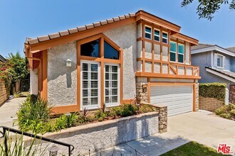 7557 W 82nd St in Los Angeles, CA - Building Photo - Building Photo