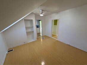 439 Essex St, Unit Essex st Apartment in Bangor, ME - Foto de edificio - Building Photo