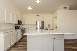 252 W Wahalla Ln in Phoenix, AZ - Building Photo - Building Photo