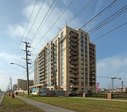 Posh Condos in Vaughan, ON - Building Photo - Building Photo