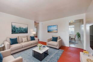 1033 Louisiana Blvd SE in Albuquerque, NM - Building Photo