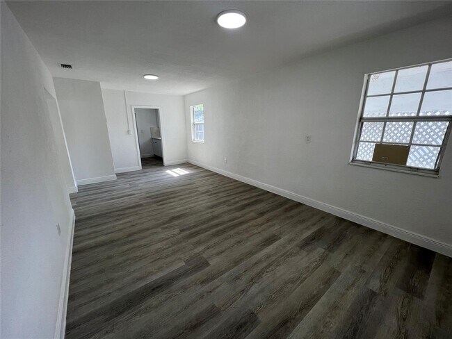 919 NW 102nd St in Miami, FL - Building Photo - Building Photo