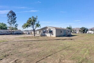 22450 Norris Ln in Nuevo, CA - Building Photo