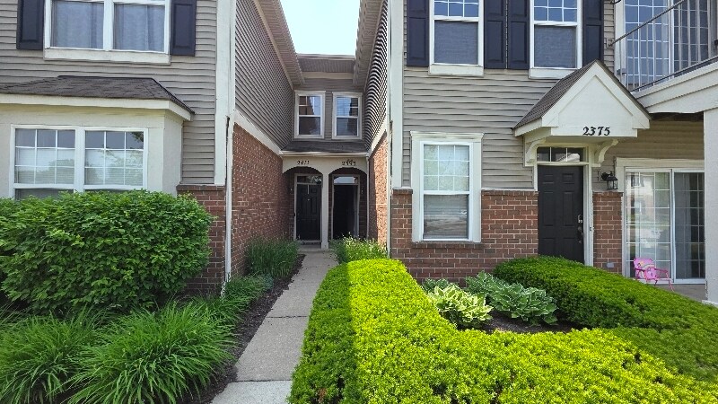 2393 Arcadia Dr in Canton Township, MI - Foto de edificio