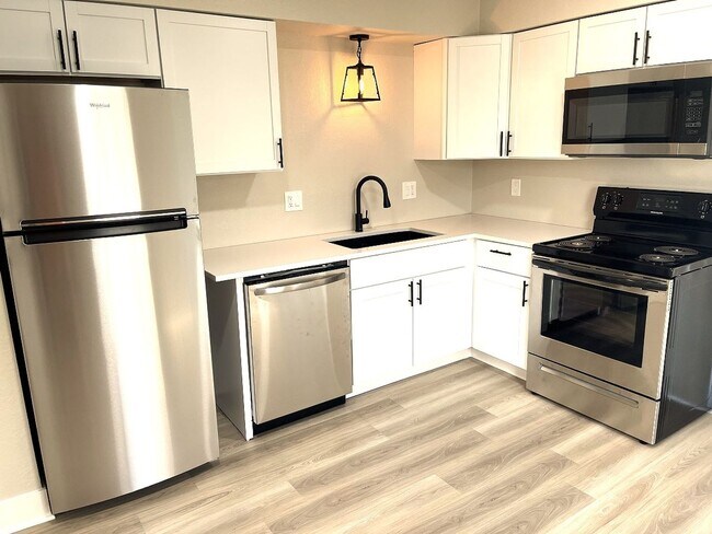 2100 SW 9 St in Blue Springs, MO - Building Photo - Building Photo