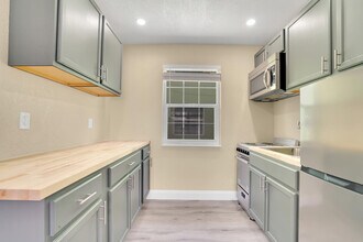 1001 S Federal Hwy-Unit -5 in Lake Worth Beach, FL - Building Photo - Building Photo
