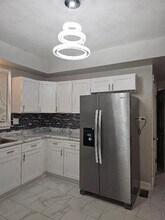 7808 S Saginaw Ave in Chicago, IL - Building Photo - Building Photo