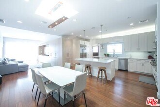 248 S La Peer Dr in Beverly Hills, CA - Building Photo - Building Photo