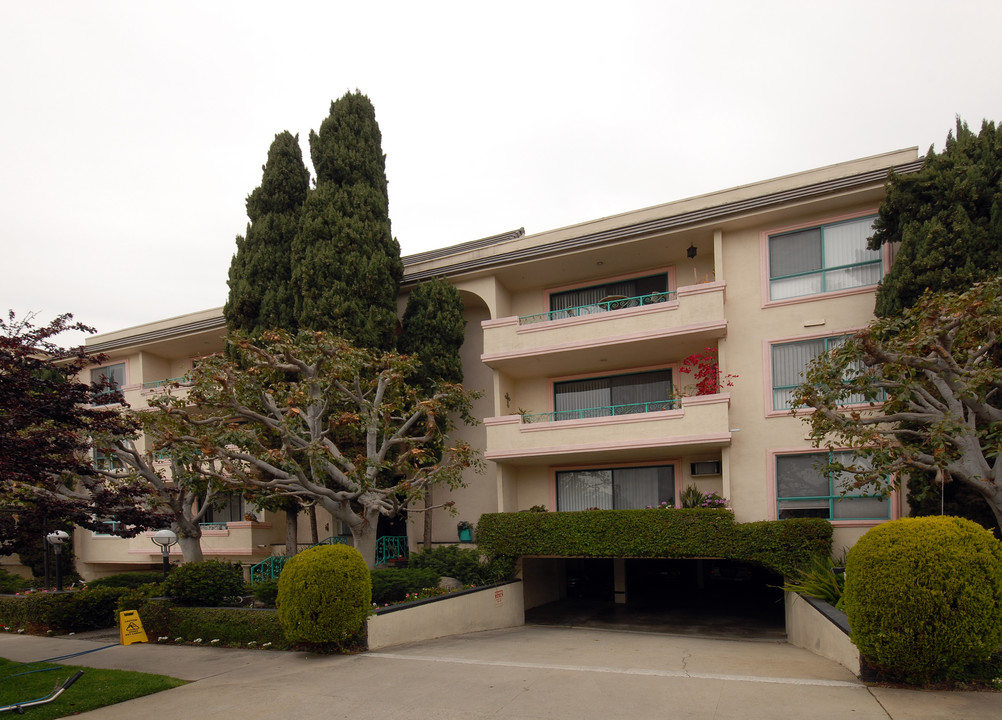 Dorothy Plaza in Los Angeles, CA - Building Photo