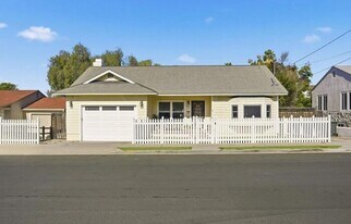 7446 Ohio Pl in La Mesa, CA - Building Photo