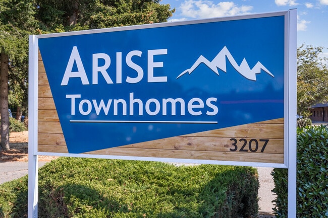 Arise Townhomes in Arlington, WA - Foto de edificio - Building Photo
