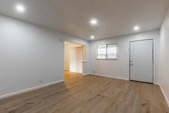 Swissaire Apartments in Dallas, TX - Building Photo - Interior Photo