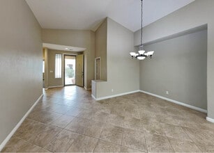 8124 Chimney Bluff St in North Las Vegas, NV - Foto de edificio - Building Photo