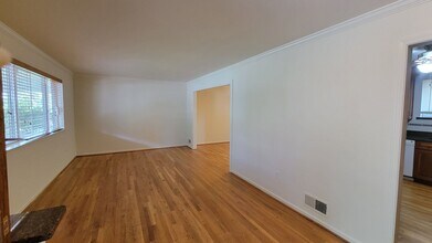 10013 Eastlake Dr in Fairfax, VA - Building Photo - Building Photo