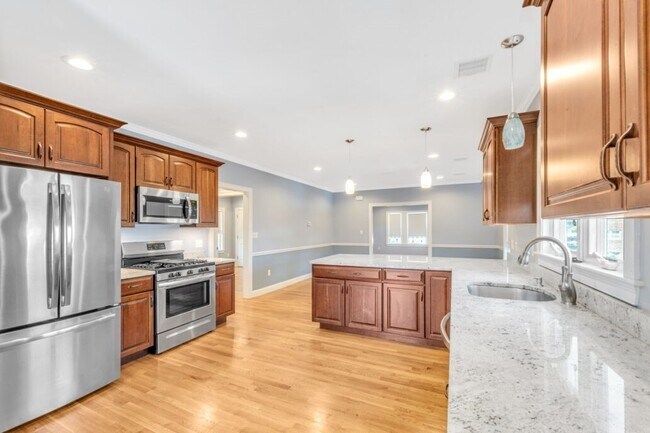property at 8 Newburg St