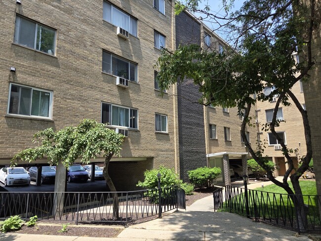 7320 N Rogers Ave in Chicago, IL - Building Photo - Building Photo