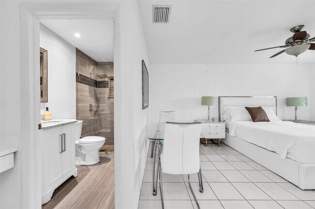 7641 W Country Club Blvd in Boca Raton, FL - Building Photo - Building Photo