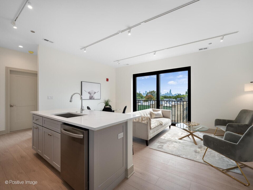 3202 N Racine Ave, Unit 303 in Chicago, IL - Building Photo