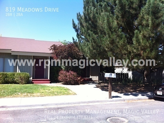 819 Meadows Dr in Twin Falls, ID - Building Photo