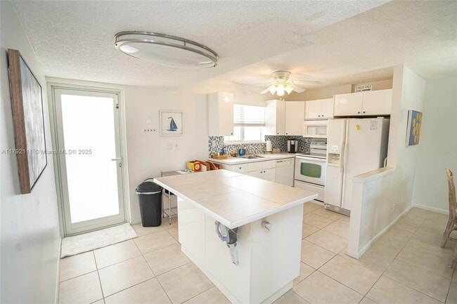 300 Pierce St, Unit 4 in Hollywood, FL - Building Photo - Building Photo