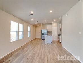 5300 Saddle Clb Dr in Georgetown, TX - Foto de edificio - Building Photo