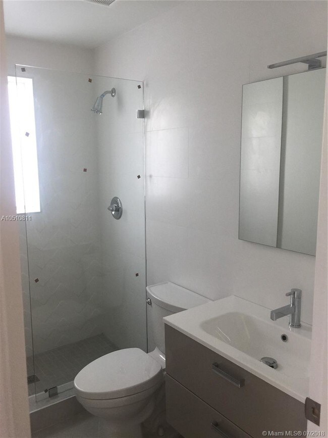 245 NE 33rd St-Unit -204 in Miami, FL - Building Photo - Building Photo