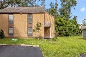 1557 Live Oak Dr in Tallahassee, FL - Building Photo - Building Photo
